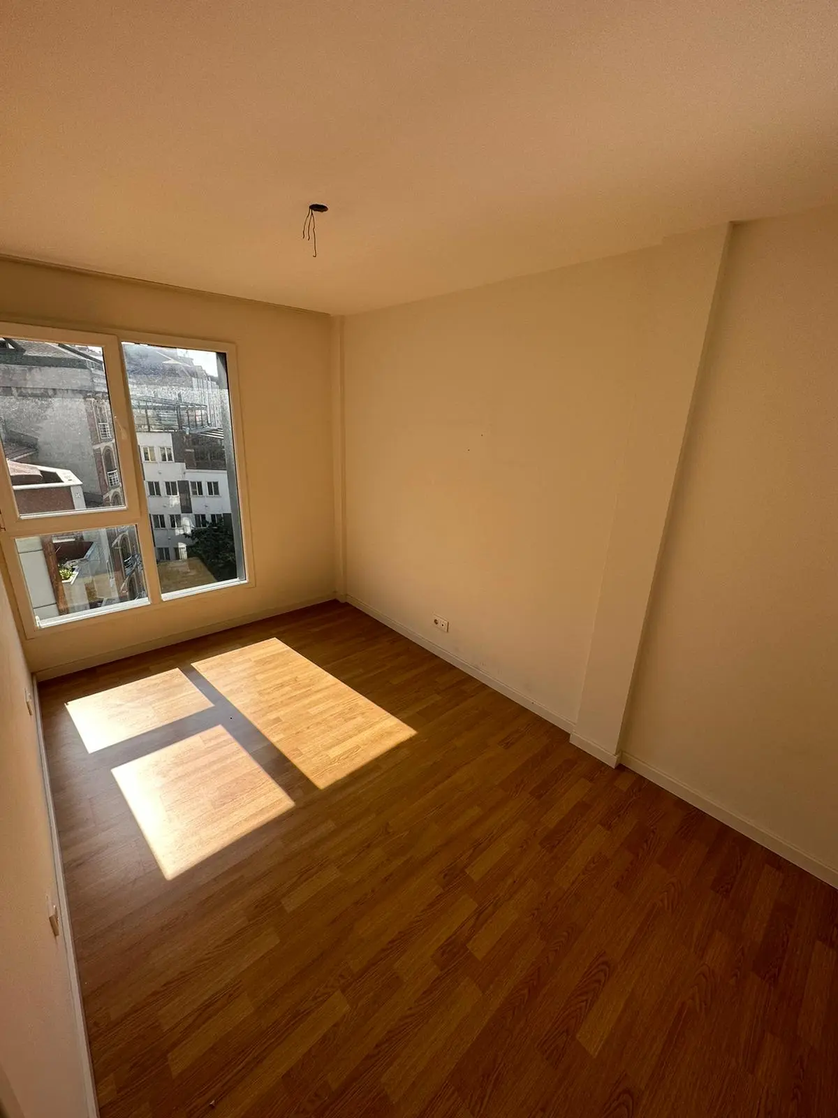 Elegant interior design of a modern living room with sophisticated decor in a Şişli residential property, Istanbul.