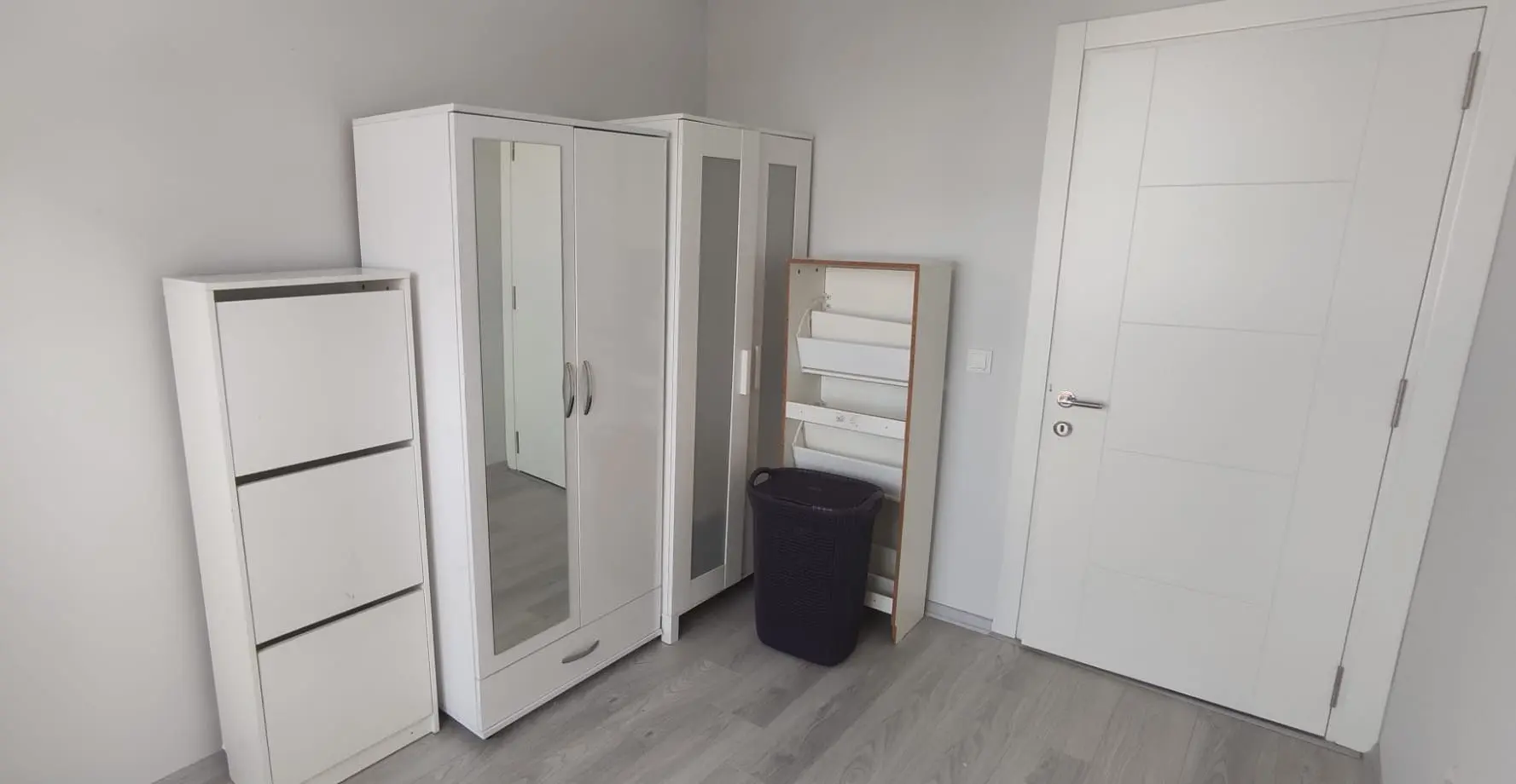Contemporary bedroom interior featuring minimalist design and neutral tones in a Kurtuluş, Şişli residential apartment.