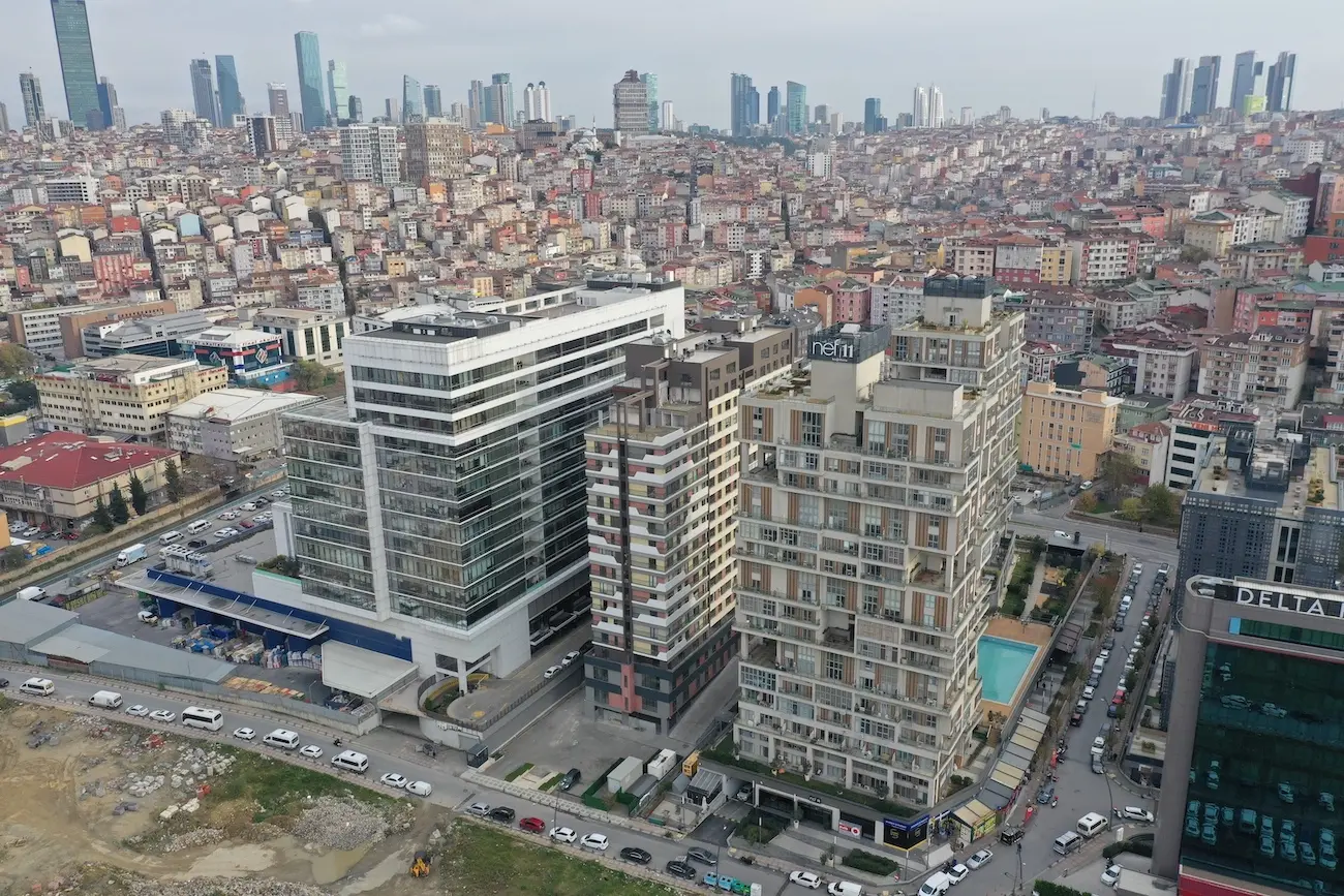 High-rise residential building in Kağıthane, Istanbul, featuring a modern glass facade and stylish balcony structures.